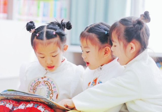 在“世界讀書日”來臨之際，高臺縣第四幼兒園孩子在參加“共讀一本書”活動.jpg