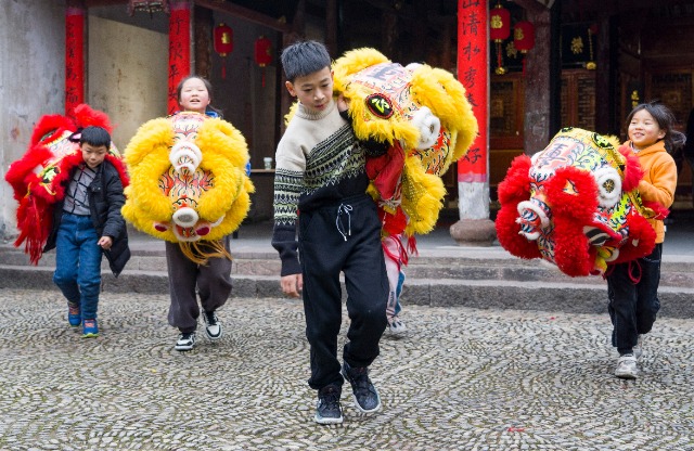 雄獅少年張鎮(zhèn)浩(中) 寧?？h教育局提供.jpg